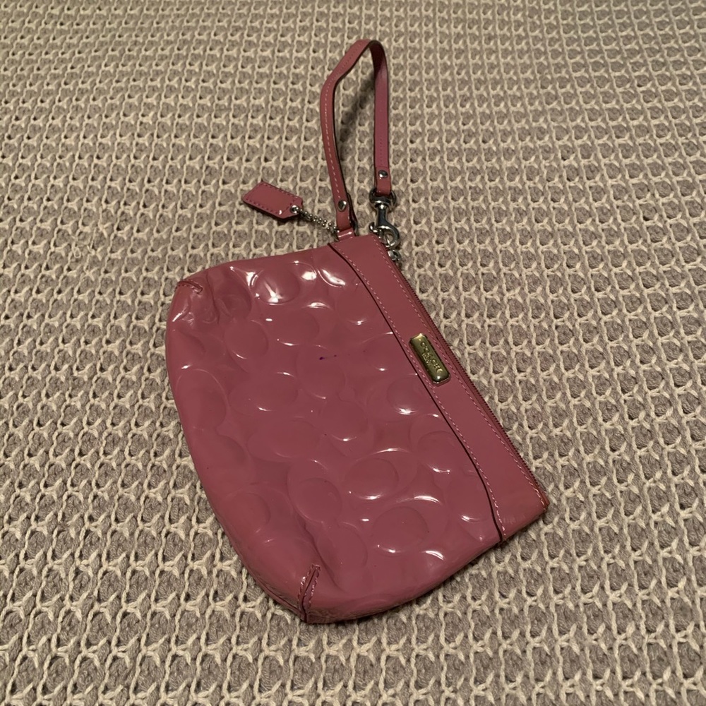 Coach wristlet//Gently used